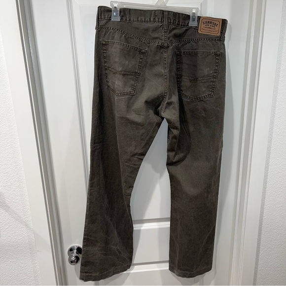 SIGNATURE
SLIM STRAIGHT FIT
BY LEVI STRAUSS & CO.™ mens sz W38 X L32 100% cotton - Picture 2 of 4